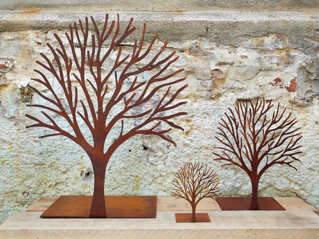 Figuras de decoración con forma de árboles en tres tamaños